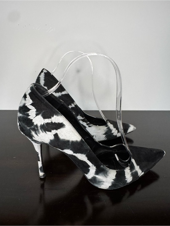 Elyse Walker Shoes - ARCHIVAL Elyse Walker Tie-Dye Calf Hair Pointed Toe Pumps